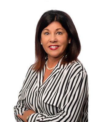Portrait of Marisa Strauss, REALTOR®.